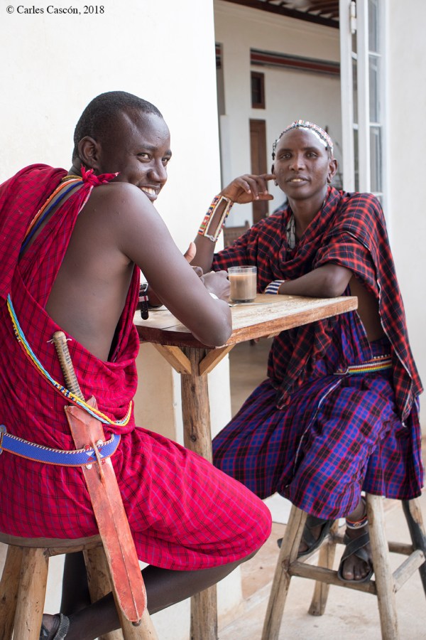 Tea time, masais en Shela